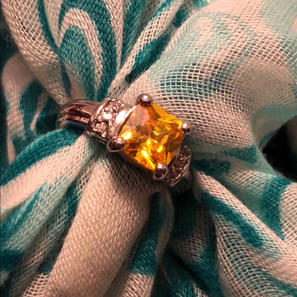 Champagne yellow ring with CZ stones, Size 6 NWOT